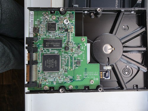 Disco rigido Maxtor DiamondMax 160 GB IDE 3,5 6L160M0 SATA 150 HDDT testato funziona - Foto 2 di 4