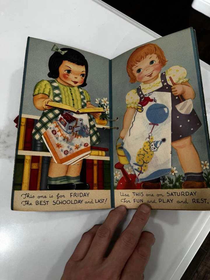 1950’s Dinkety Docket Lenços Livro Infantil Hanky a Day 7 Lenços Dentro - Imagem 4 de 4