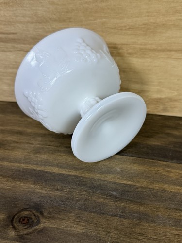 Vintage Milchglas Standfuß Kompott Traubenblatt Muster Dessertschale 3" hoch - Bild 5 von 6