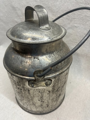 Lata de leche metálica vintage con tapa y mango 4 cuartos Decoración de granja de campo cubo de lechería - Imagen 6 de 6