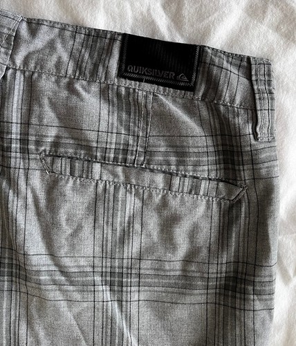 Pantalones cortos chinos para hombre Quiksilver gris a cuadros frontal plano 33 x 10 - Imagen 5 de 7
