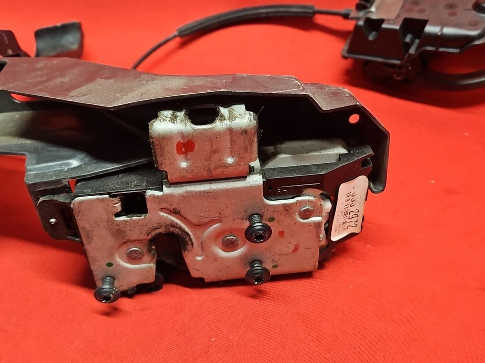 Actuador de pestillo de puerta delantero derecho Ford Escape 05-07 Mariner 2002-2007 sin llave Foto 2 de 4