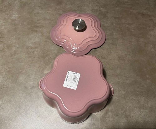 Le Creuset Cocotte fleur 20cm Mauve Pink color limited w/outer box manual UNUSED - Picture 7 of 24