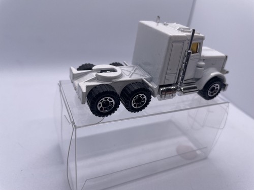 MATCHBOX SUPERFAST || PRE-PRO || 1981 #43 PETERBILT Conventional Sleeper Cab - Picture 2 of 3
