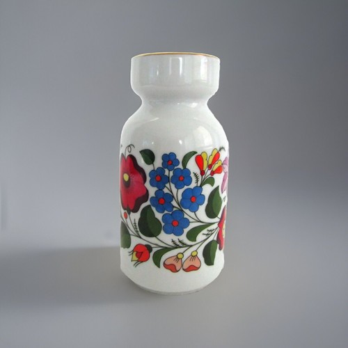 Hand Painted Porcelain 6.25” Multi Color Floral Vase Made in Kalocsa Hungary - Picture 4 of 9