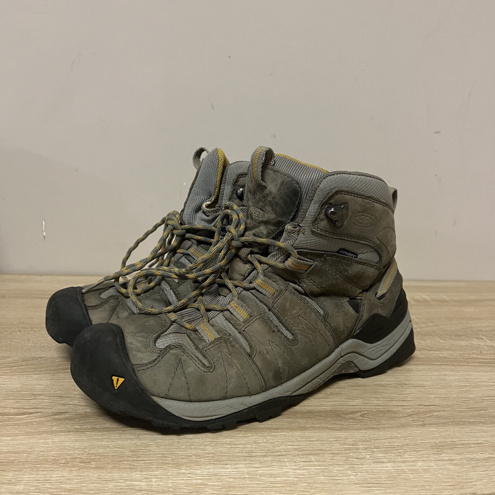 Stivali da trekking Keen Gypsum Mid Trail da donna taglia 11 52019 GYTO grigi stringati
