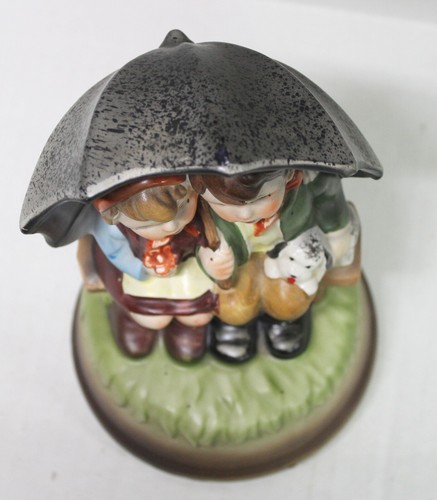 Vintage Japan Hummel Style Ceramic Music Box Boy And Girl Under Umbrella Works - Picture 7 of 9