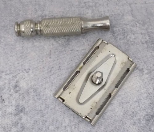 Vintage Gillette Travel Shaving Kit Original Case and Razor - Picture 6 of 12