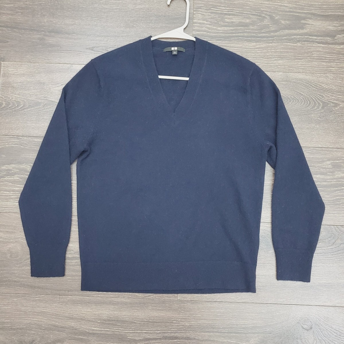 Uniqlo women's cashmere v shop neck sweater