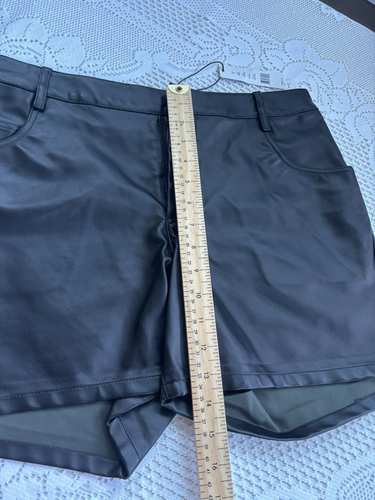 Theyskens Theory Size 6 faux leather Fall Smart casual Shorts Black NWT - Picture 3 of 12