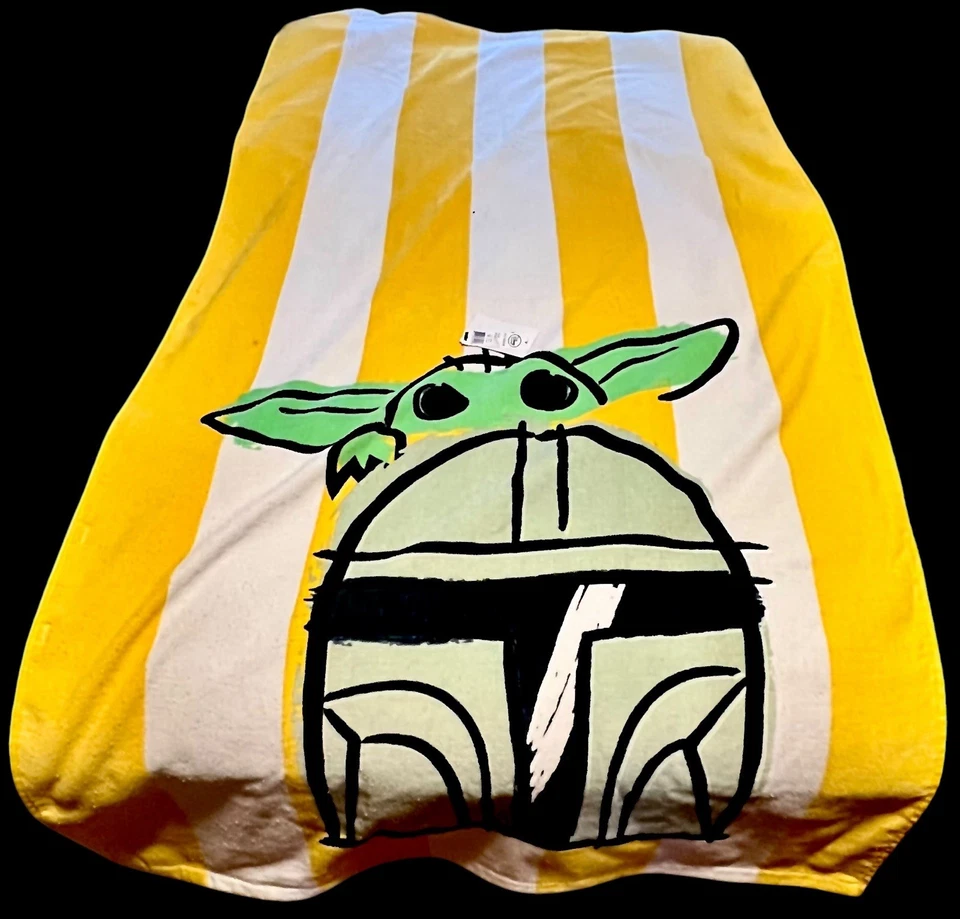 "Toalla de baño/natación Star Wars Baby Yoda y R2D2 talla única (59""LX61""W)" Foto 2 de 4