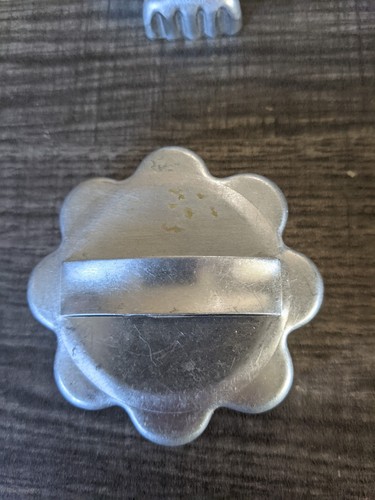 VINTAGE ALUMINUM COOKIE CUTTERS HEART, DIAMOND, CLUB, SPADE PLUS 3 FREE USA SHIP - Picture 6 of 8