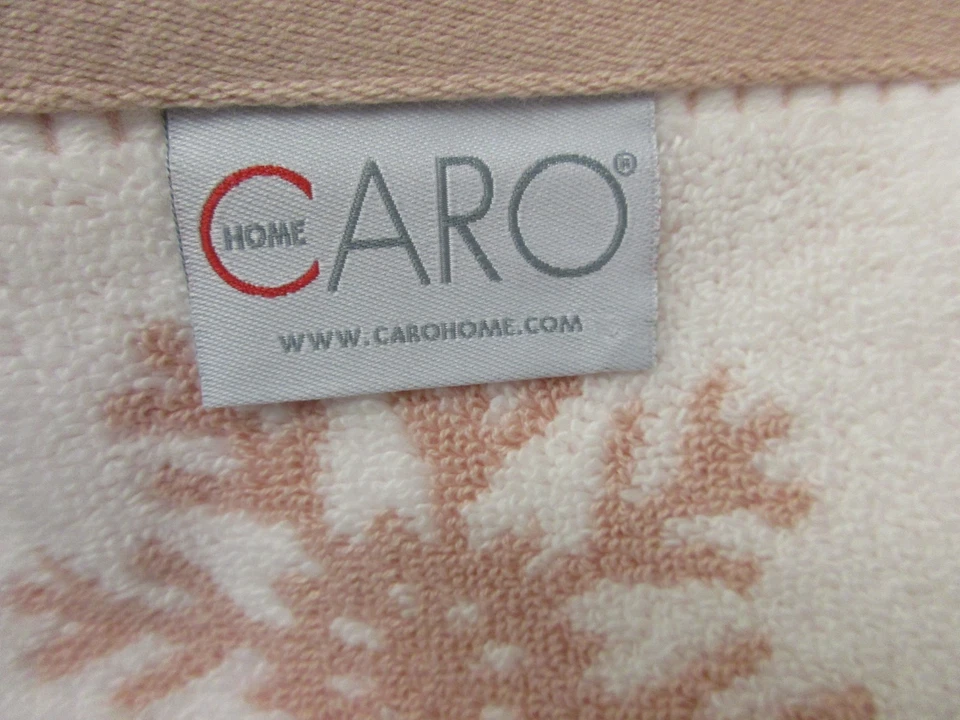 Подарочный набор из 2 рождественских полотенец для рук CARO Home розовый велюр с белыми снежинками - Изображение 4 из 4