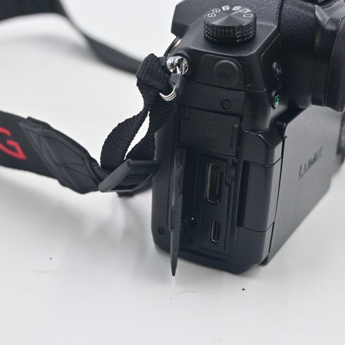 Panasonic Lumix GH5 Mirrorless Camera Body For Part/Repair Does not Turn On - Picture 6 of 10