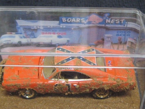 1/64 Johnny Lightning Dukes Of Hazzard CUSTOM Dirty General Lee Diorama - Picture 6 of 9
