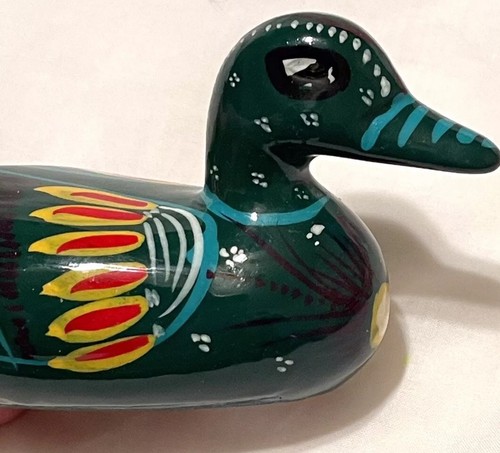 Colorido pato de arcilla roja cerámica mexicana pintado a mano arte popular pájaro - Imagen 3 de 11