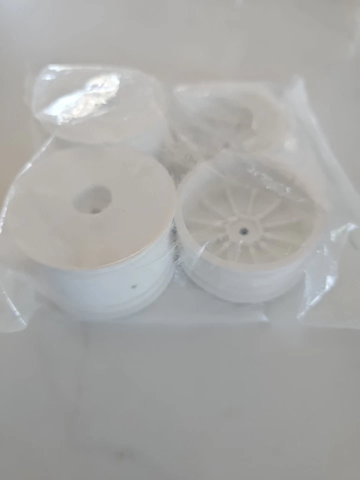 Ruedas delanteras y traseras Kyosho 12 mm hexagonal 56 mm 2x2 (RB6) (blanco) Foto 3 de 3