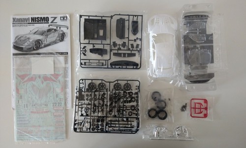 Tamiya Nismo Xanavi Z 2004 24277 1:24 scale model Kit - Picture 6 of 7