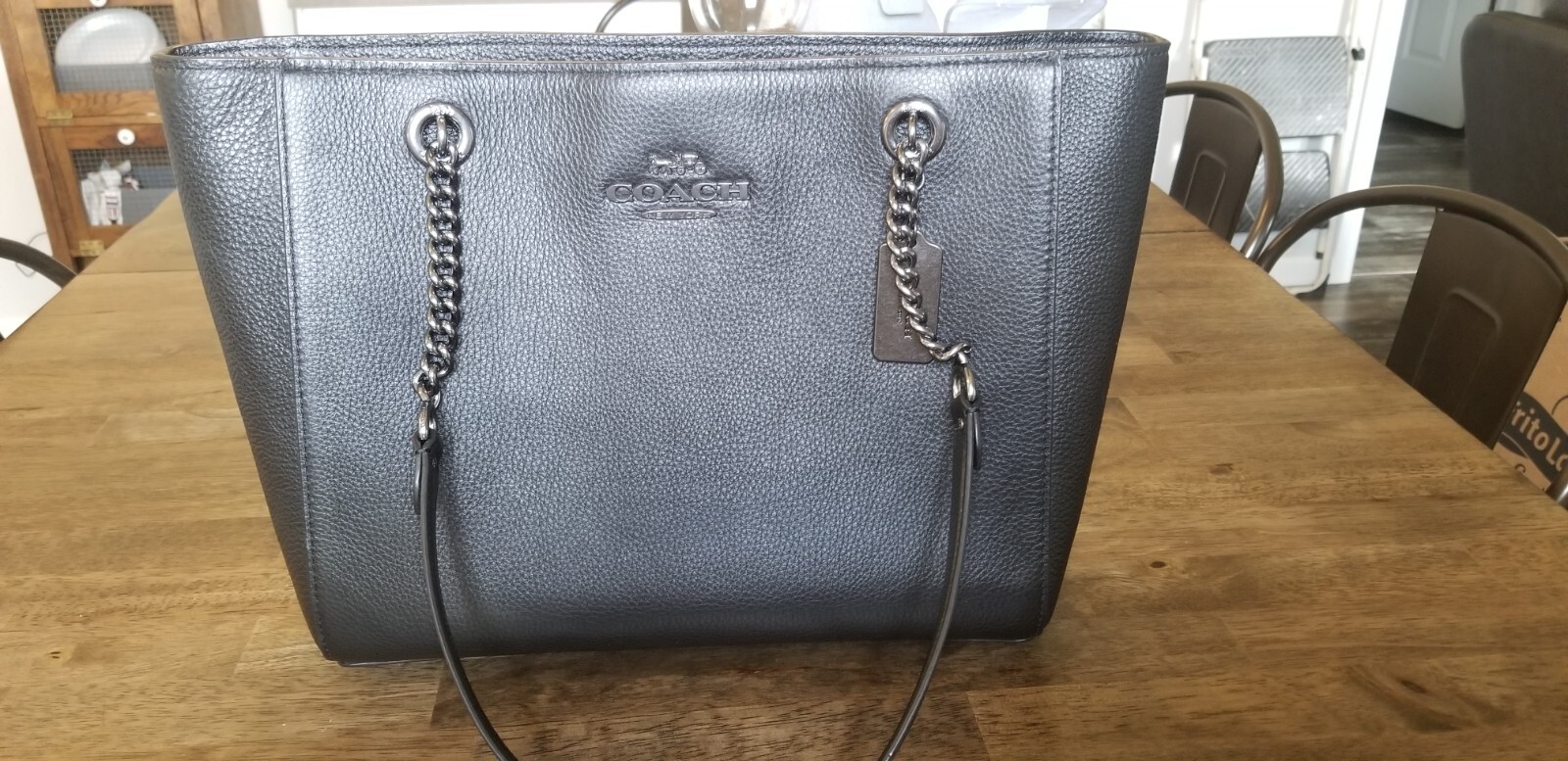 Stylish Coach Leather Handbag for Women  -image