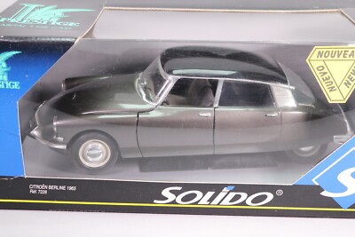 Solido Prestige 1:18 7228 - Citroën DS Berline 1963 - Verte Métal - Occasion