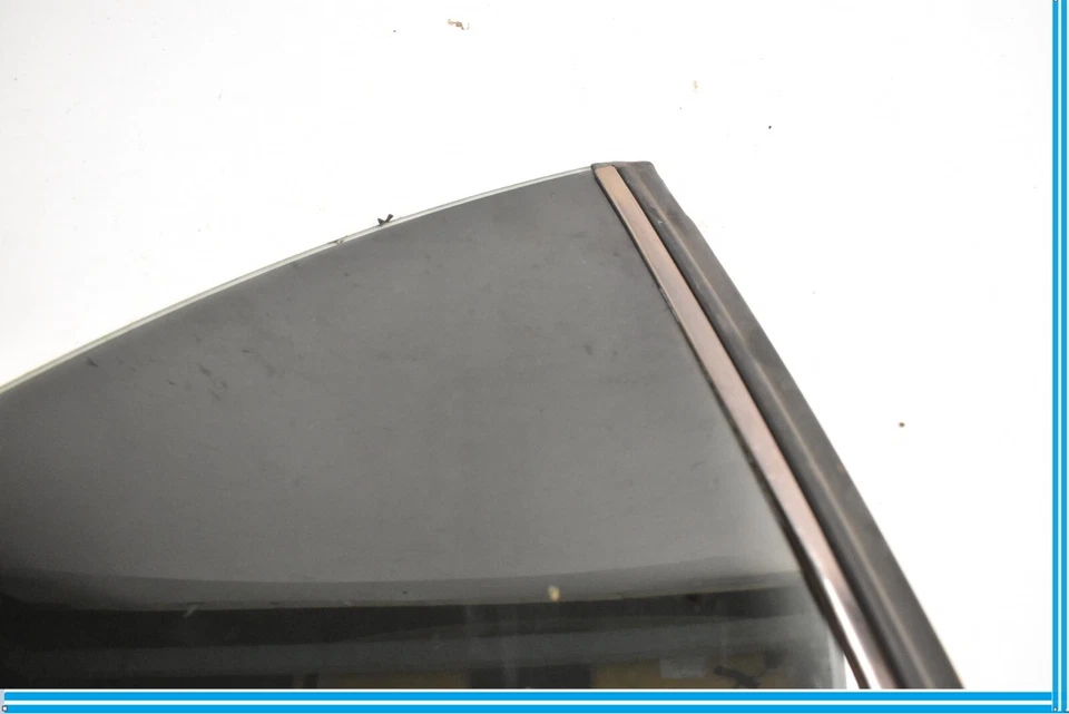 03-11 Mercedes R230 SL500/SL55 AMG Rear Right Quarter Window Glass OEM - Image 2 of 4