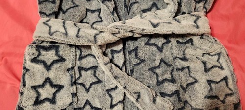 Boys Gray with stars plush soft size 5T bathrobe with strap & 2 pockets - Picture 2 of 2