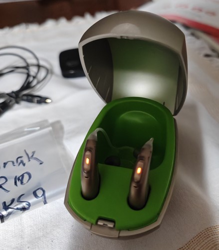 Phonak Brio 5 Rechargeable Hearing Aids (Left & Right) & TV Streamer - Picture 3 of 4