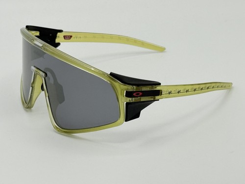 OAKLEY LATCH PANEL SUNGLASSES PATRICK MAHOMES LIMITED GOLD FRAME BLACK LENS RARE - Picture 3 of 12