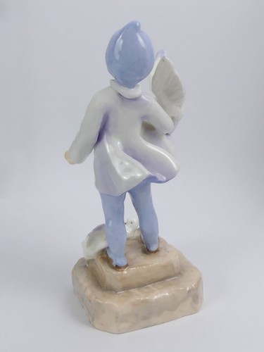 BING & GRONDAHL B & G COPENHAGEN #2375 FIGURKA CHIŃSKIEGO PIŁKARZA - Zdjęcie 2 z 3
