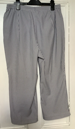 Daxon Ladies Grey &White Striped Lightweight 3/4 Trousers Inside Leg 21" Size 14 - Picture 2 of 2