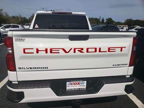 Calcomanía de vinilo pegatinas de vinilo con inserto de puerta trasera roja para Chevrolet Silverado 2019-21 - Imagen 2 de 4
