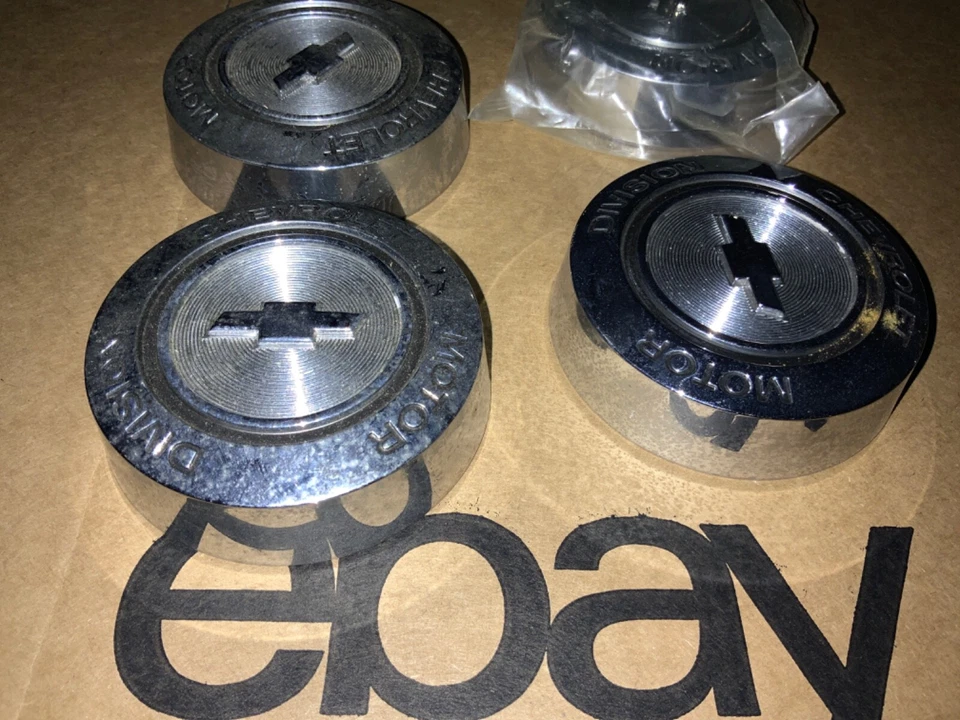 Tapacubos centrales de freno de disco Chevrolet Corvette Camaro Chevelle 1967 4 NOS 3908762 Foto 2 de 4