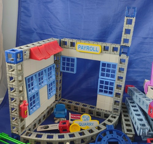 Rokenbok Bulk Lot - Blocks, Building Pieces, Figurines, Signs, Etc. - Picture 2 of 3