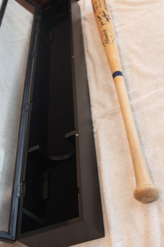 Hall Of Famers Hank Aaron, Frank Robinson, & Ed Mathews Autographed Baseball Bat - Picture 7 of 24