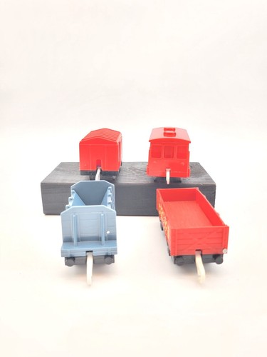 Thomas and Friends Trackmaster Cars (Lot of 4) McColls Farm, Cargo, Tilting, ... - Picture 2 of 7