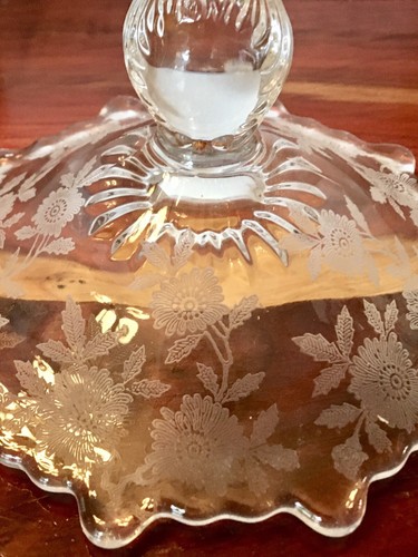 Vintage Etched Glass Candlesticks Set Of 2 Mint Condition - Picture 4 of 9