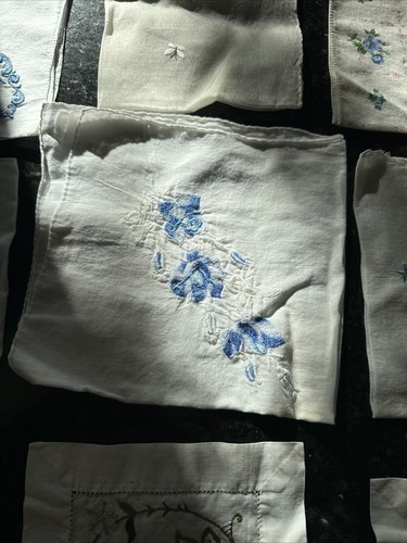 Lot Of Vintage Embroidered Handkerchiefs - Picture 3 of 4