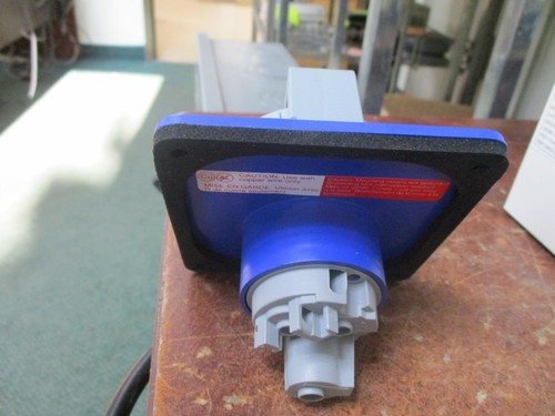 Leviton Watertight Receptacle 320R6W 20A 250V 2P 3W New Surplus - Picture 6 of 6