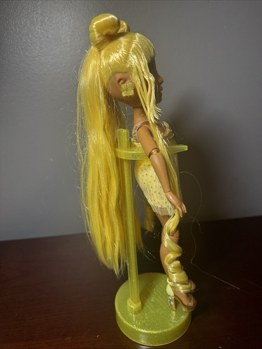 Rainbow High Sunny Madison 1st Edition Yellow Doll With Accessories - Picture 4 of 5