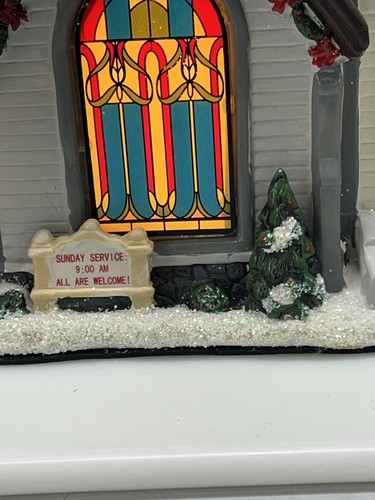 Nikolausplatz Dorf - Glasmalerei Kirche beleuchtet. Rentner - Bild 7 von 24