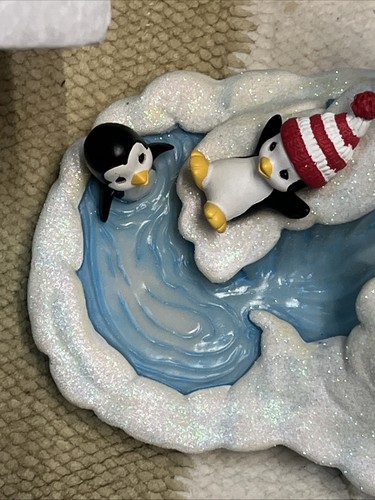 Precious Moments 181112 Penguins Winter Fun Table Top Music Box - Picture 3 of 19