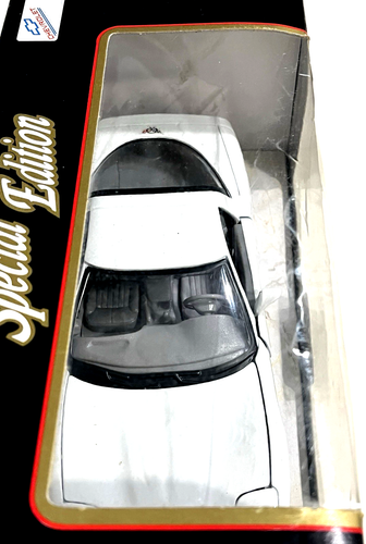 Maisto 1/24 Corvette 1997 White Die Cast Model New - Picture 9 of 16