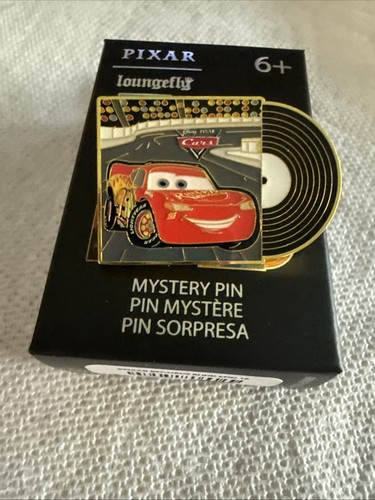 Spilla smaltata Loungefly Disney Pixar Record Cars Saetta McQueen - Foto 2 di 4
