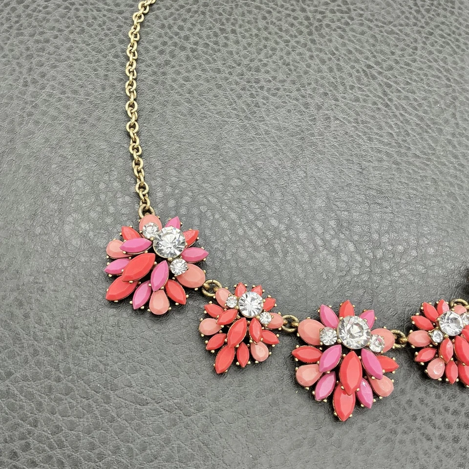 J.Crew Statement 花卉围兜项链粉色珊瑚水晶水钻金色 — 第 3/4 张图片