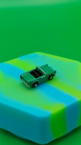 Micro Machines Ultrasmall '65 Lincoln Continental Convertible Green - Picture 7 of 13
