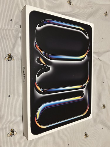 Apple iPad Pro 11" (2024) M4 256GB WiFi |Official Apple Smart Folio | Warranty - Picture 3 of 10
