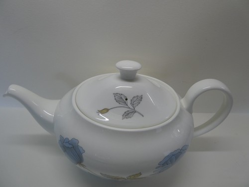 WEDGWOOD ICE ROSE 1 1/2 Pint Teapot Tea Pot in VGC - Picture 2 of 10