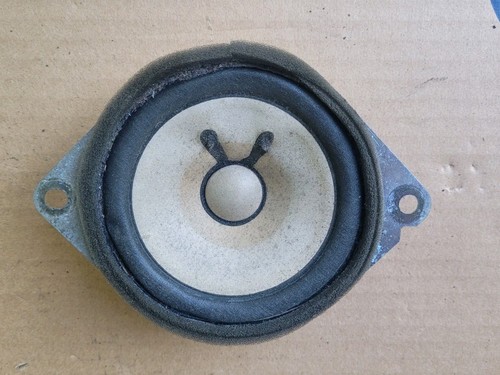 TOYOTA AYGO MK1 FAHRERSEITE/RECHTE SEITE FRONT ARMATURENBRETT LAUTSPRECHER 86160-0H010 - Bild 1 von 2