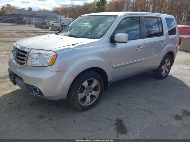 Used Rear Bumper Assembly Rear fits: 2013 Honda Pilot w/o park assist Rear Grade Foto 2 de 4