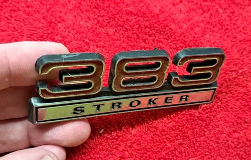 383 Stroker 6.2L Engine Emblem Badge Logo with Red & Chrome Trim - 4" Long - Bild 2 von 3